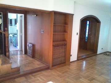 SE VENDE CASA EN BELGRANO (NO PAGA EXPENSAS)