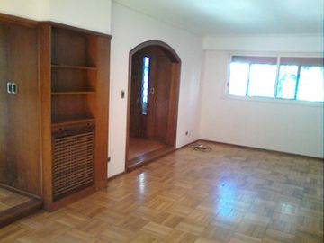 SE VENDE CASA EN BELGRANO (NO PAGA EXPENSAS)