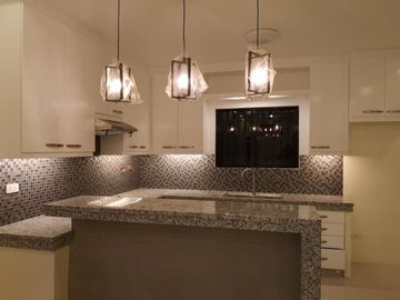 Modern House with 5 Bedroom in Angeles City Near SM Clark