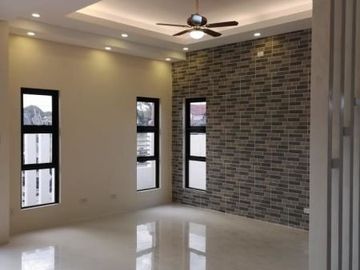 Modern House with 5 Bedroom in Angeles City Near SM Clark