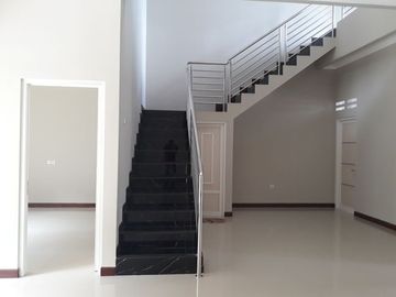 Rumah Baru Mewah Wologito, Manyaran, Semarang Barat, Dekat Pusat Kota