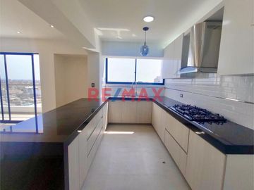 ¡Vive en la Exclusiva Urb. Hortensias de California! 🌟

Vende hermoso dúplex de 151 m² en un condominio cerrado y vigilado 24/7 con cámaras de segur