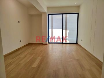 ¡Vive en la Exclusiva Urb. Hortensias de California! 🌟

Vende hermoso dúplex de 151 m² en un condominio cerrado y vigilado 24/7 con cámaras de segur