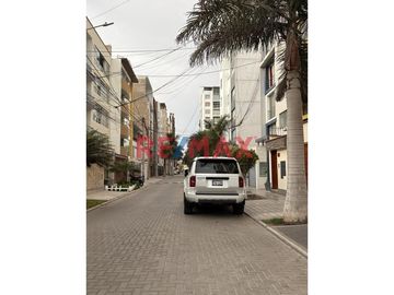 ¡Vive en la Exclusiva Urb. Hortensias de California! 🌟

Vende hermoso dúplex de 151 m² en un condominio cerrado y vigilado 24/7 con cámaras de segur