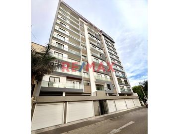 ¡Vive en la Exclusiva Urb. Hortensias de California! 🌟

Vende hermoso dúplex de 151 m² en un condominio cerrado y vigilado 24/7 con cámaras de segur