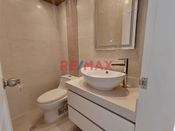 ¡Vive en la Exclusiva Urb. Hortensias de California! 🌟

Vende hermoso dúplex de 151 m² en un condominio cerrado y vigilado 24/7 con cámaras de segur