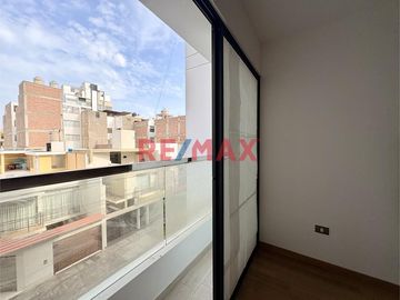 ¡Vive en la Exclusiva Urb. Hortensias de California! 🌟

Vende hermoso dúplex de 151 m² en un condominio cerrado y vigilado 24/7 con cámaras de segur