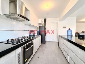¡Vive en la Exclusiva Urb. Hortensias de California! 🌟

Vende hermoso dúplex de 151 m² en un condominio cerrado y vigilado 24/7 con cámaras de segur