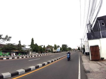 Gudang dan Kantor Strategis di Tepi Ring Road Utara