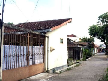 Gudang dan Kantor Strategis di Tepi Ring Road Utara