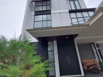 RUMAH BARU SIAP HUNI DI AMPERA JAKARTA SELATAN