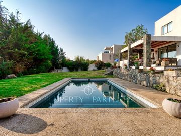 Excelente precio! Amplia y hermosa casa, condominio Arboretum, Peñalolén
