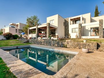 Excelente precio! Amplia y hermosa casa, condominio Arboretum, Peñalolén