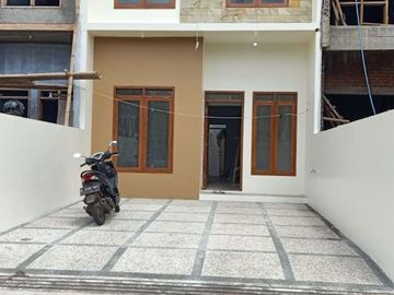 Rumah baru siap huni di cisaranten kulon dekat antapani