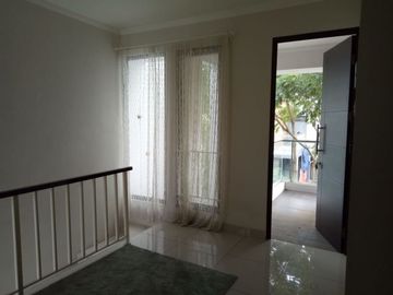 Rumah Cantik Siap Huni Di Discovery Sektor 9 - SC 0918