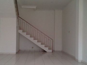 Ruko Baru Strategis di jalan Kabupaten