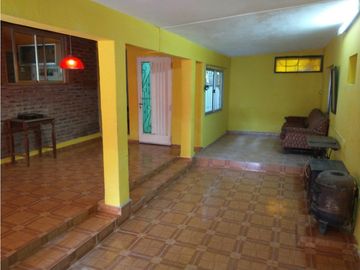 Oportunidad, casa en B. Sábato-calle Del Valle- Río Ceballos