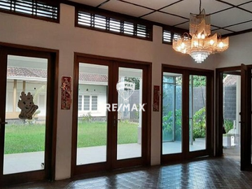 Rare Gem! Rumah Klasik Mewah di Dago (Jl. Surya Kencana) – Luas 1.000m² di Jantung Bandung