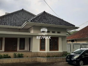 Rare Gem! Rumah Klasik Mewah di Dago (Jl. Surya Kencana) – Luas 1.000m² di Jantung Bandung