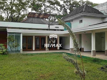 Rare Gem! Rumah Klasik Mewah di Dago (Jl. Surya Kencana) – Luas 1.000m² di Jantung Bandung