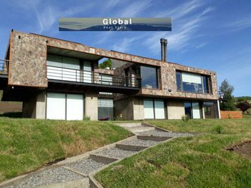 Sólida Casa En El Peñón Del Lolog, San Martín De Los Andes, Patagonia Argentina