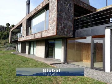 Sólida Casa En El Peñón Del Lolog, San Martín De Los Andes, Patagonia Argentina