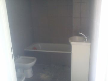 DEPARTAMENTO - AMBIENTE UNICO DE 45 M2 - APTO PROFESIONAL EN HAEDO CENTRO