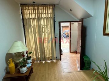 🏡 **¡Oportunidad Única en Chiclayo!** 🌟

Descubre tu futuro hogar en **Santo Domingo URB LAS BRISAS . Esta casa urbana es perfecta para familias o i