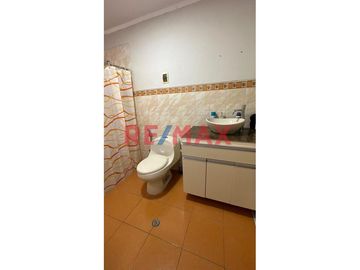 🏡 **¡Oportunidad Única en Chiclayo!** 🌟

Descubre tu futuro hogar en **Santo Domingo URB LAS BRISAS . Esta casa urbana es perfecta para familias o i