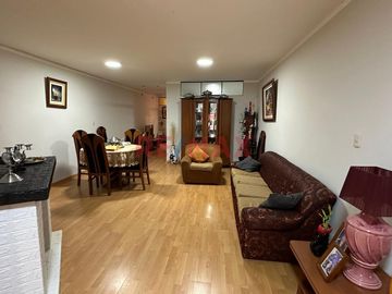 🏡 **¡Oportunidad Única en Chiclayo!** 🌟

Descubre tu futuro hogar en **Santo Domingo URB LAS BRISAS . Esta casa urbana es perfecta para familias o i