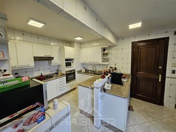 Departamento con Jardin en venta en Vitacura