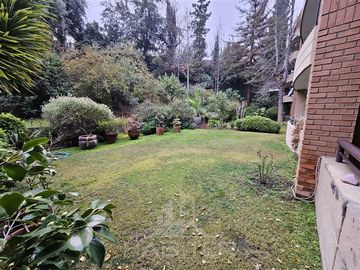 Departamento con Jardin en venta en Vitacura