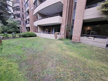 Departamento con Jardin en venta en Vitacura