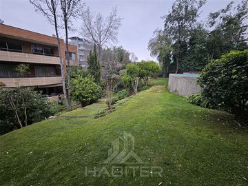 Departamento con Jardin en venta en Vitacura