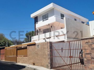 SE VENDE HERMOSA CASA EN SECTOR PLAYA BLANCA