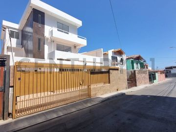 SE VENDE HERMOSA CASA EN SECTOR PLAYA BLANCA