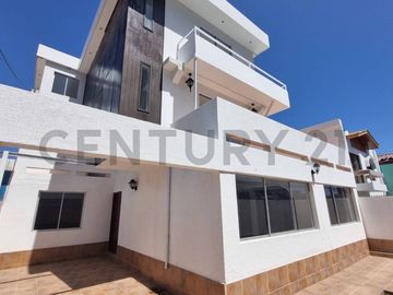 SE VENDE HERMOSA CASA EN SECTOR PLAYA BLANCA