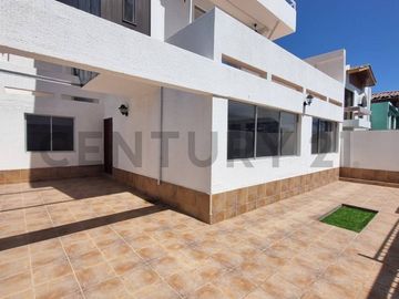SE VENDE HERMOSA CASA EN SECTOR PLAYA BLANCA