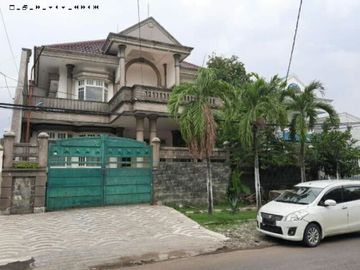 Rumah cocok untuk kantor ex disewa Kedutaan Polandia di Jl Opak