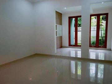 Town House di Cilandak Timur with Pool & Unfurnished HSE-A0580