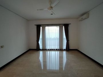 Disewakan Town House Mewah di Cilandak dengan Kolam Renang dan Taman Tipe 4 Br & Unfurnished HSE-A0399