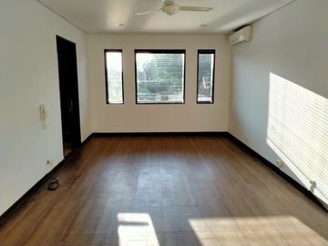 Disewakan Town House Mewah di Cilandak dengan Kolam Renang dan Taman Tipe 4 Br & Unfurnished HSE-A0399