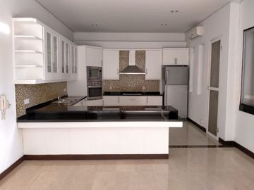 Disewakan Town House Mewah di Cilandak dengan Kolam Renang dan Taman Tipe 4 Br & Unfurnished HSE-A0399