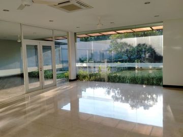Disewakan Town House Mewah di Cilandak dengan Kolam Renang dan Taman Tipe 4 Br & Unfurnished HSE-A0399