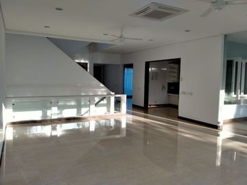 Disewakan Town House Mewah di Cilandak dengan Kolam Renang dan Taman Tipe 4 Br & Unfurnished HSE-A0399