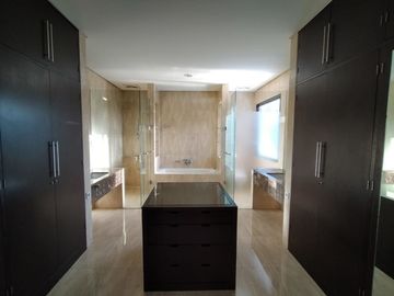 Disewakan Town House Mewah di Cilandak dengan Kolam Renang dan Taman Tipe 4 Br & Unfurnished HSE-A0399