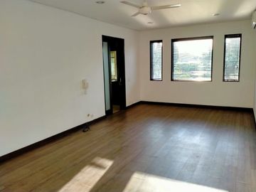 Disewakan Town House Mewah di Cilandak dengan Kolam Renang dan Taman Tipe 4 Br & Unfurnished HSE-A0399