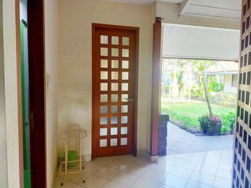 Di Sewakan Rumah Siap Huni 4 Kamar Bisa Untuk Kantor di Jl. Jamuju, Sayap Riau Bandung
