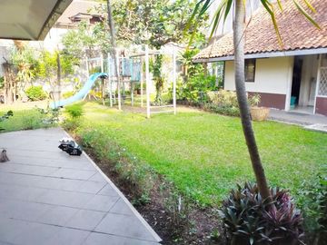 Di Sewakan Rumah Siap Huni 4 Kamar Bisa Untuk Kantor di Jl. Jamuju, Sayap Riau Bandung