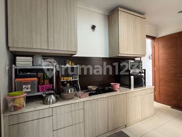 Rumah Berhalaman Luas Terawat 2 Lantai Dalam Komplek di Cirendeu